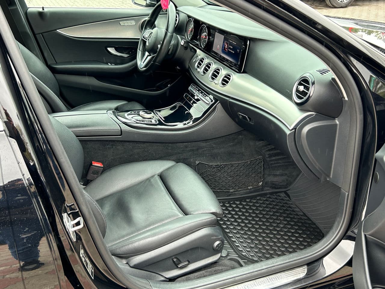 Mercedes E 220 2018 — Миниатюра 15