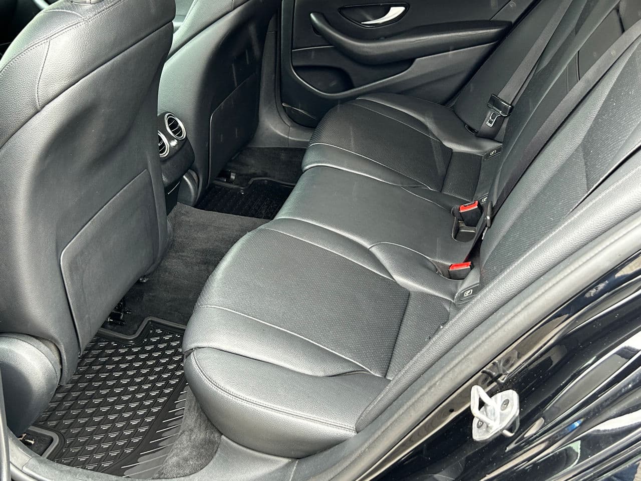 Mercedes E 220 2018 — Миниатюра 17