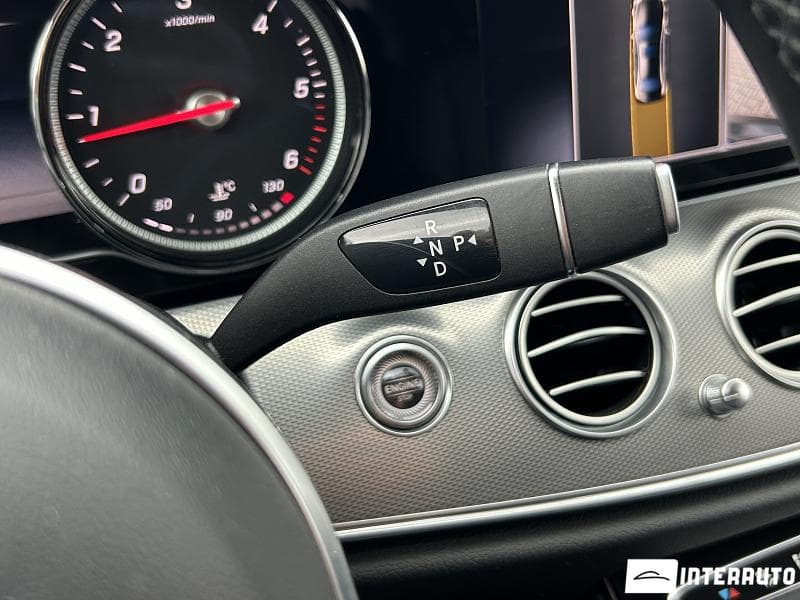 Mercedes E 220 2018 — Миниатюра 11