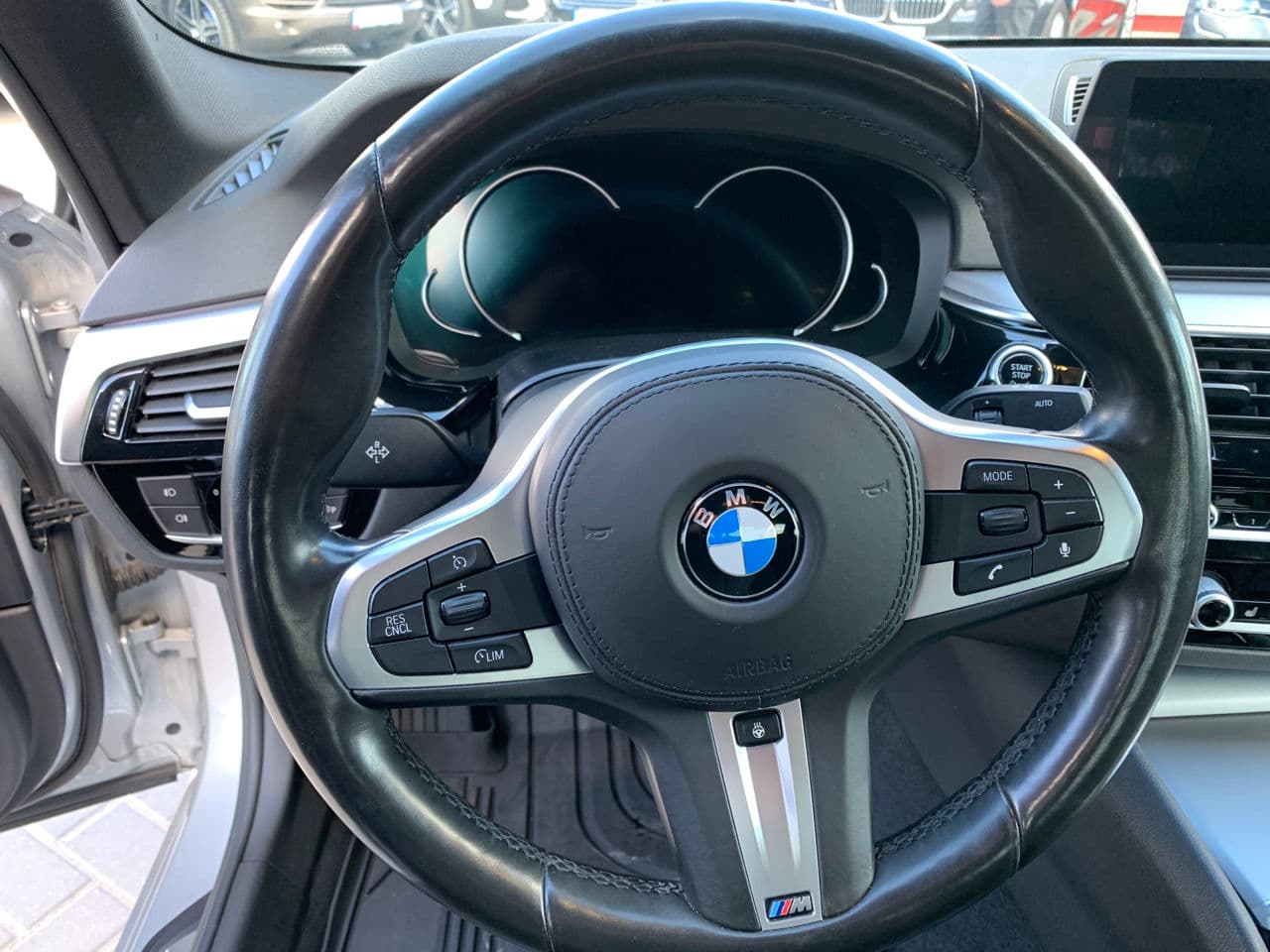 BMW 520 2017 — Миниатюра 9