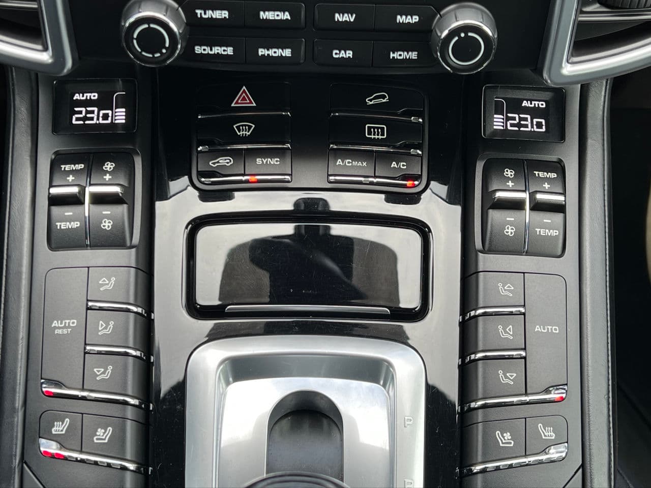 Porsche Cayenne 2016 — Миниатюра 10