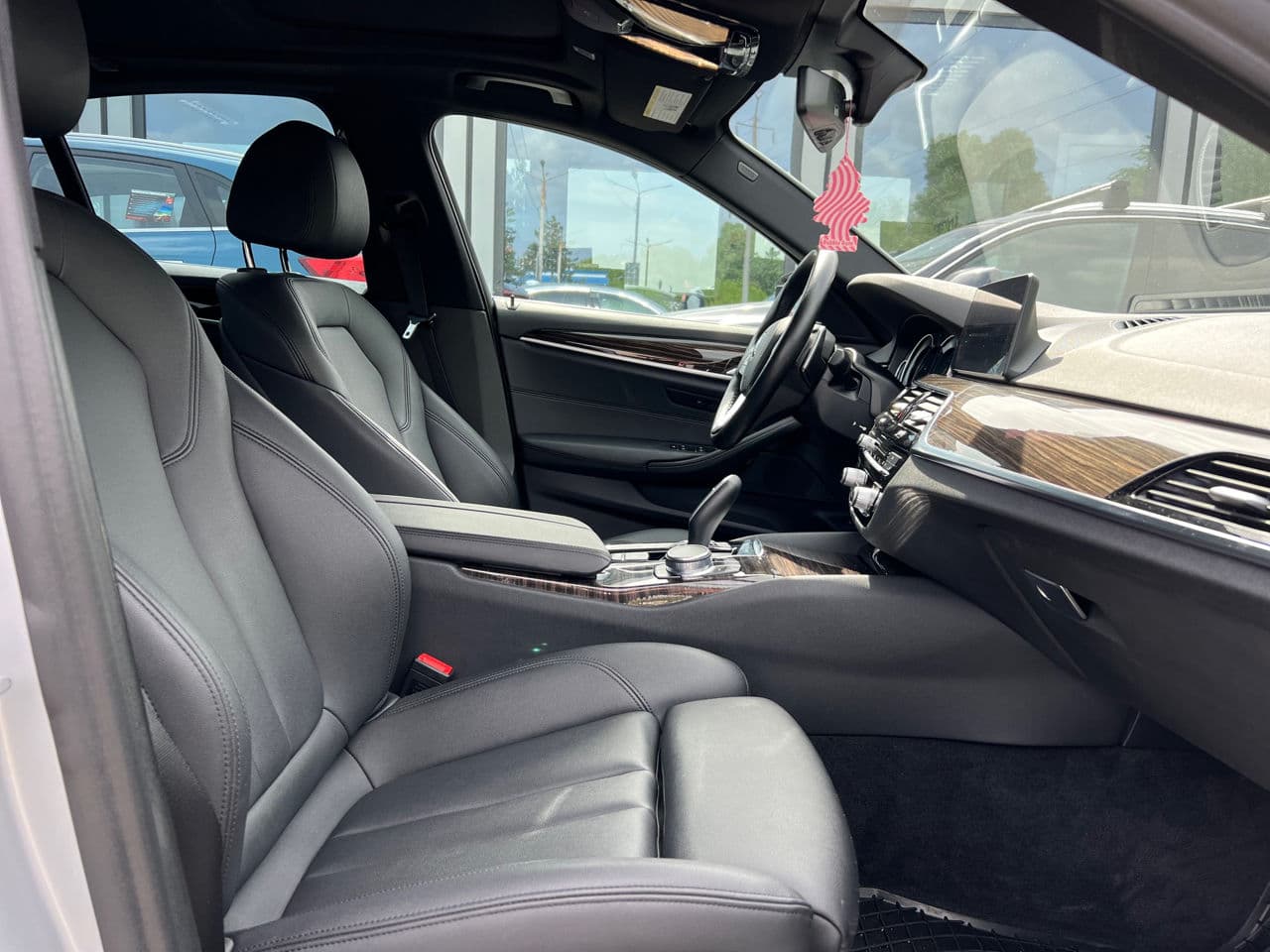 BMW 530e 2018 — Миниатюра 15