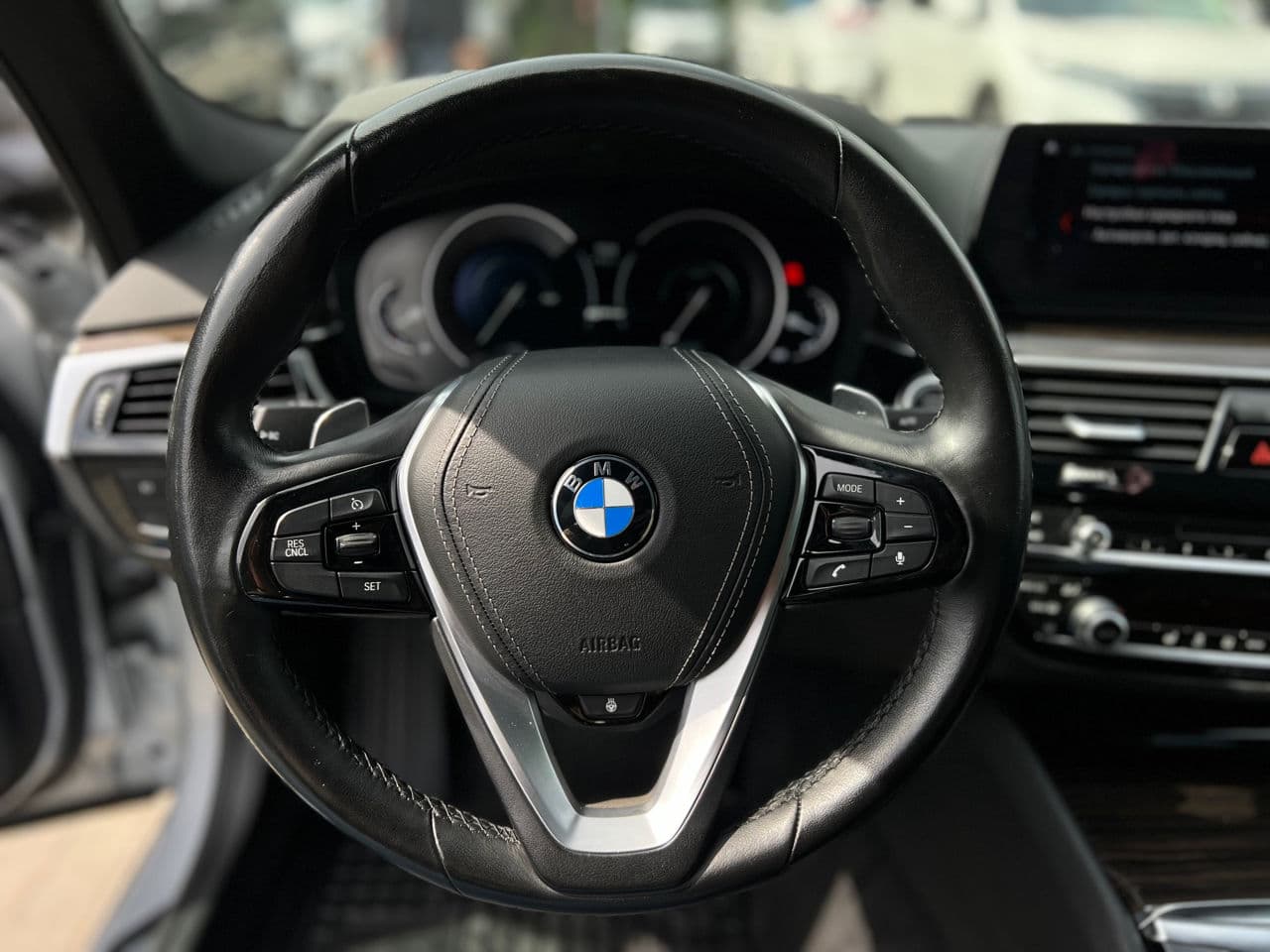 BMW 530e 2018 — Миниатюра 10