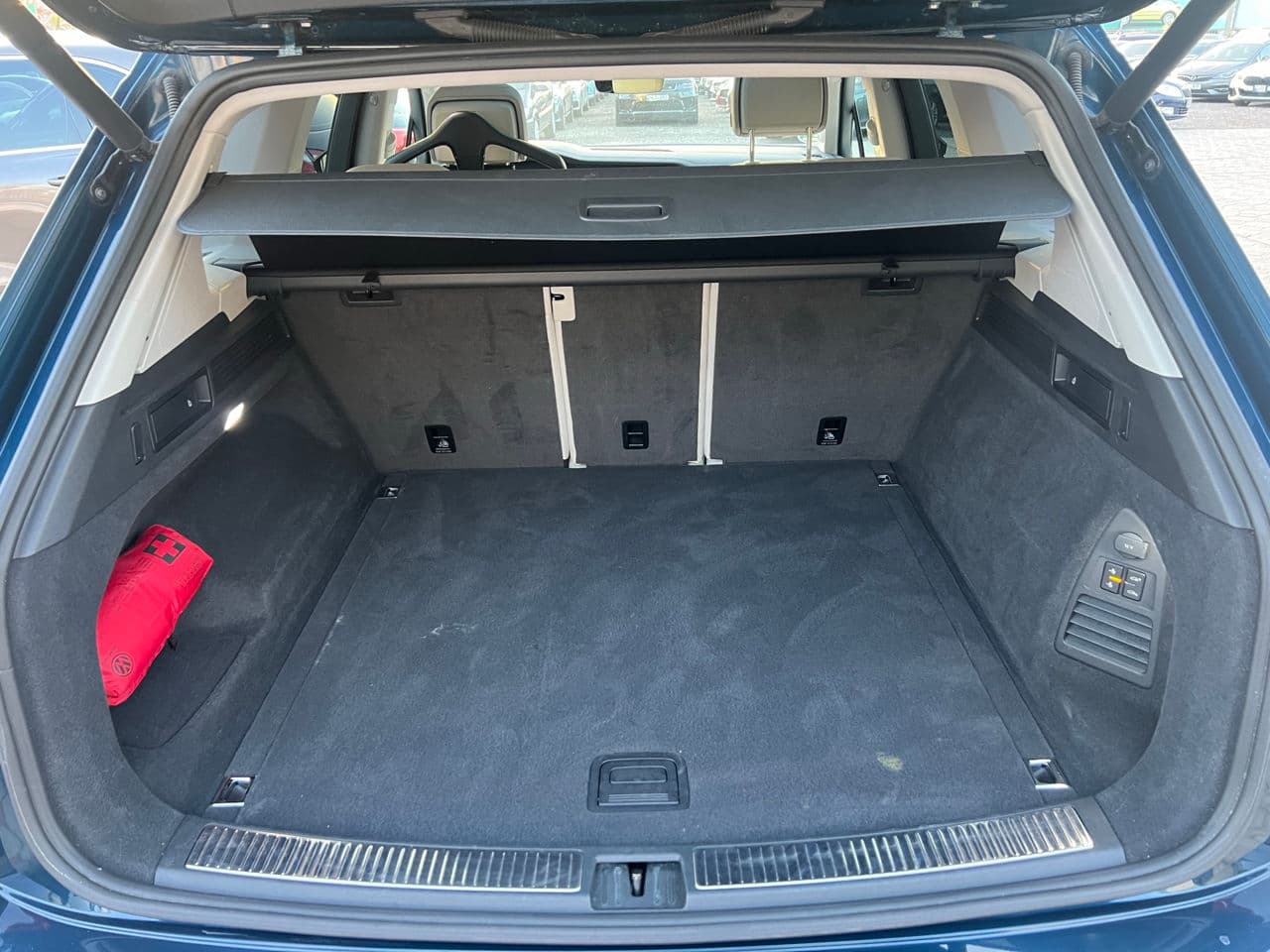 2019 Volkswagen Touareg — Miniatură 22