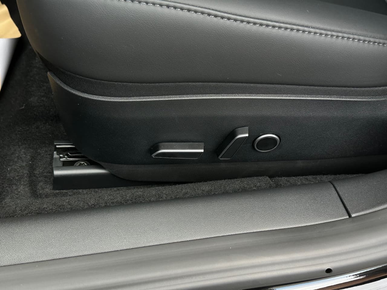 Tesla Model 3 2023 — Миниатюра 7