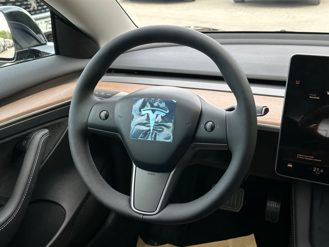 Tesla Model 3 2023 — Миниатюра 9