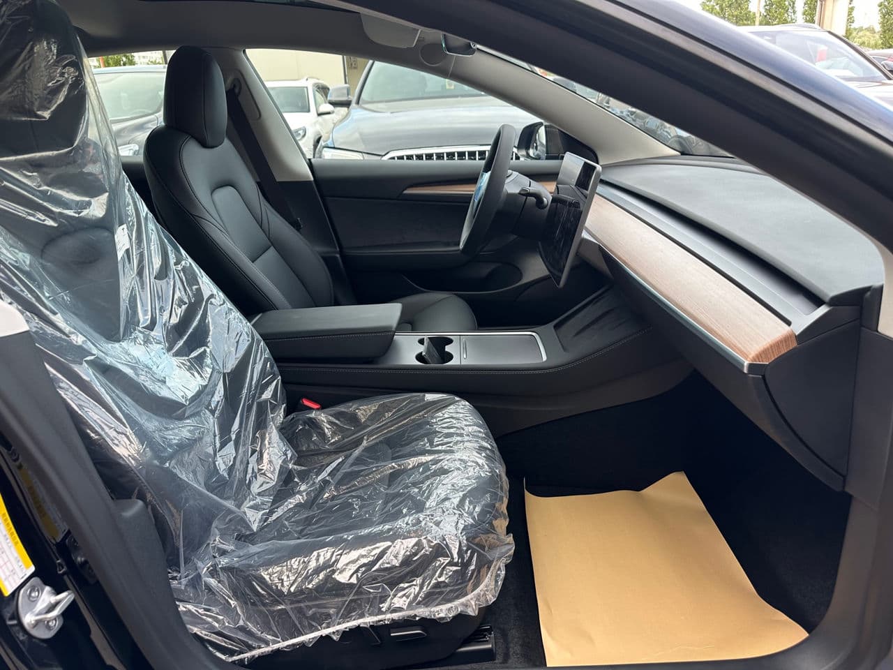 Tesla Model 3 2023 — Миниатюра 13