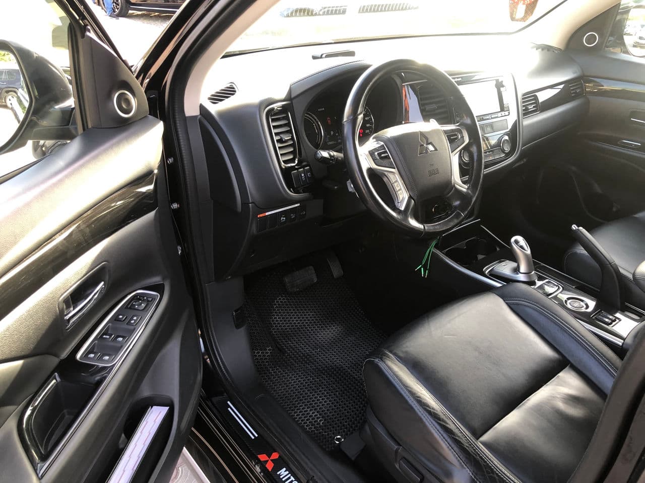 Mitsubishi Outlander 2016 — Миниатюра 6