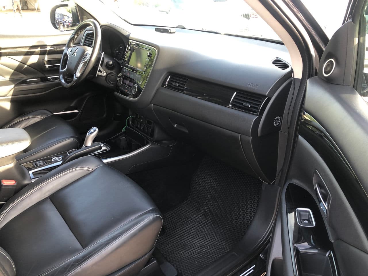 Mitsubishi Outlander 2016 — Миниатюра 14