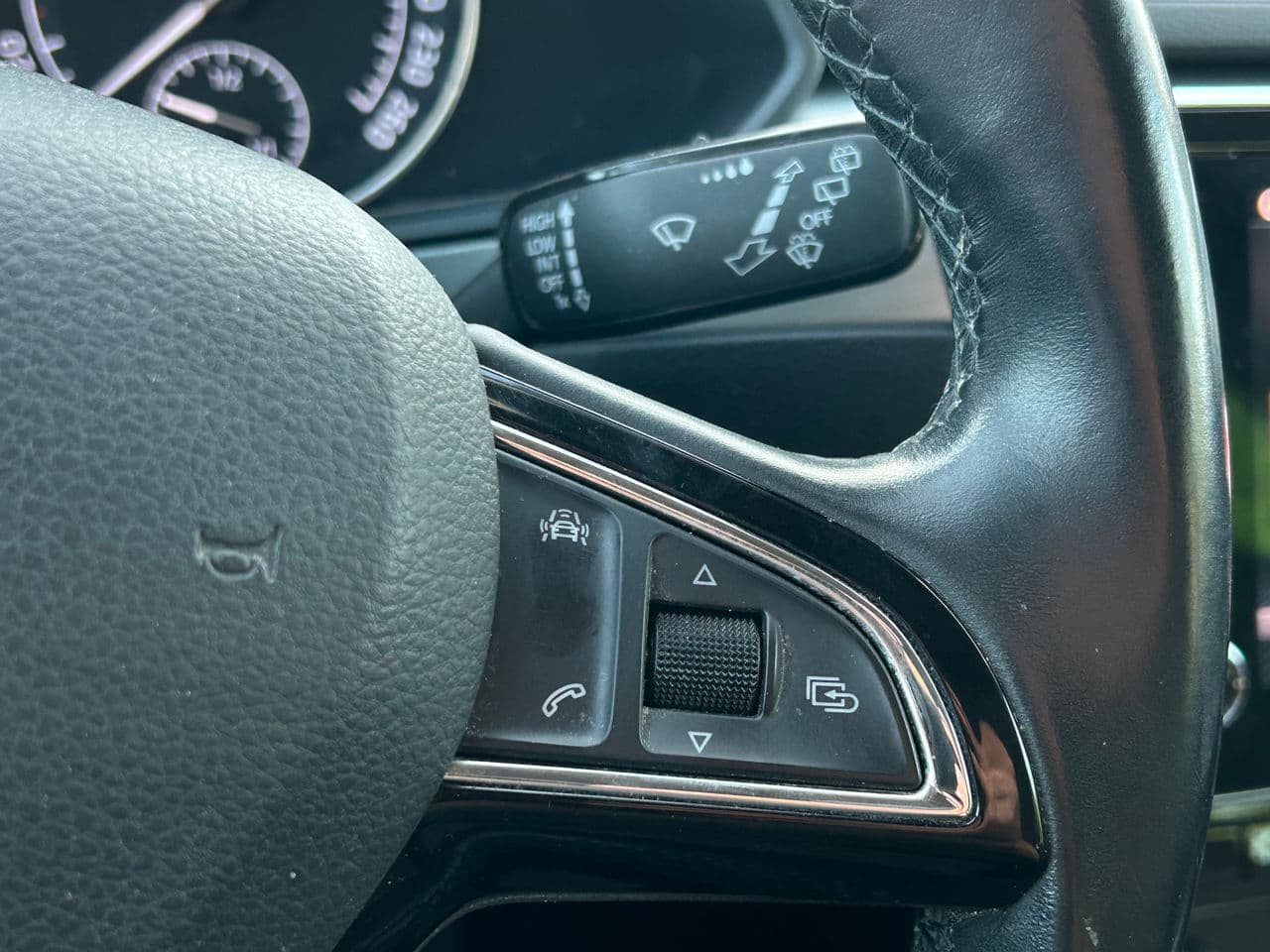 Skoda Superb 2018 — Миниатюра 10
