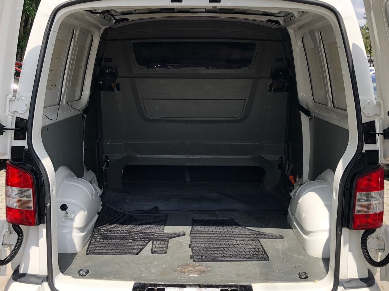 Volkswagen Transporter 2010 — Миниатюра 5