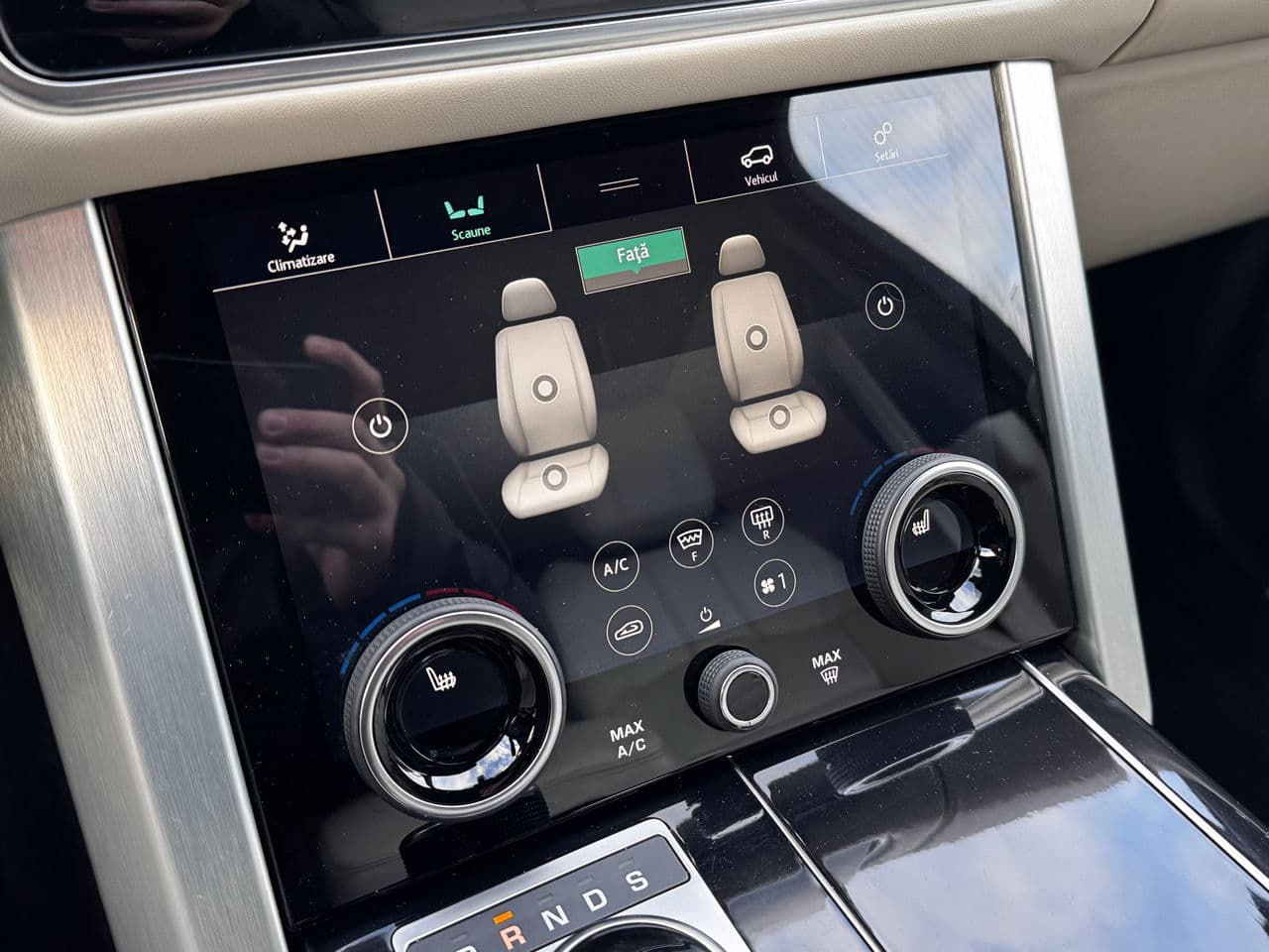 Land Rover Range Rover Vogue 2019 — Миниатюра 12