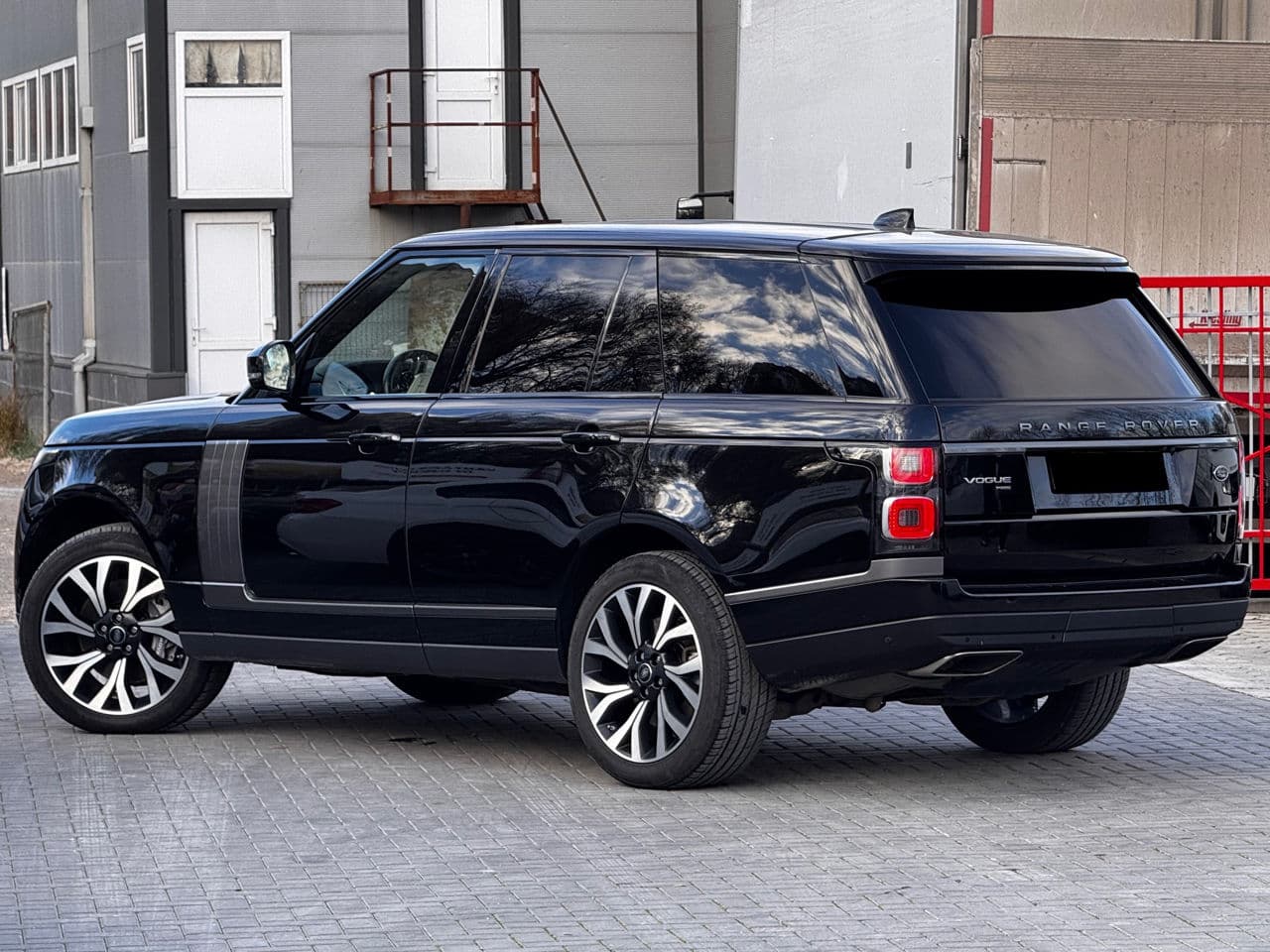 Land Rover Range Rover Vogue 2019 — Миниатюра 2
