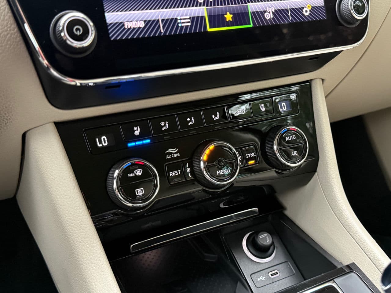 Skoda Superb 2022 — Миниатюра 16