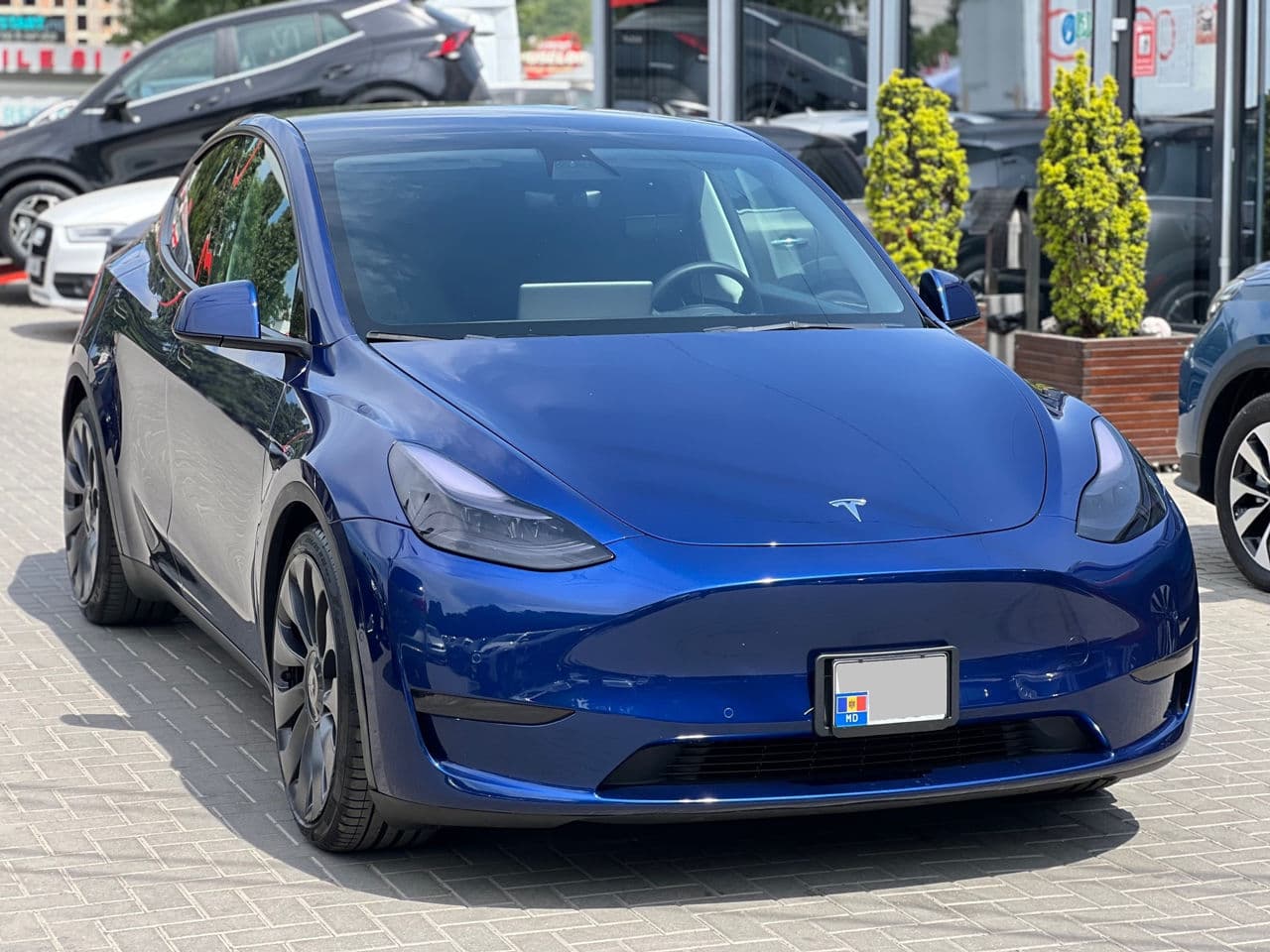 Tesla Model Y 2022 — Миниатюра 3