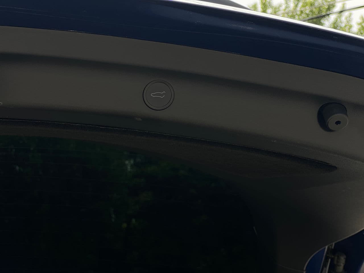 Tesla Model Y 2022 — Миниатюра 14