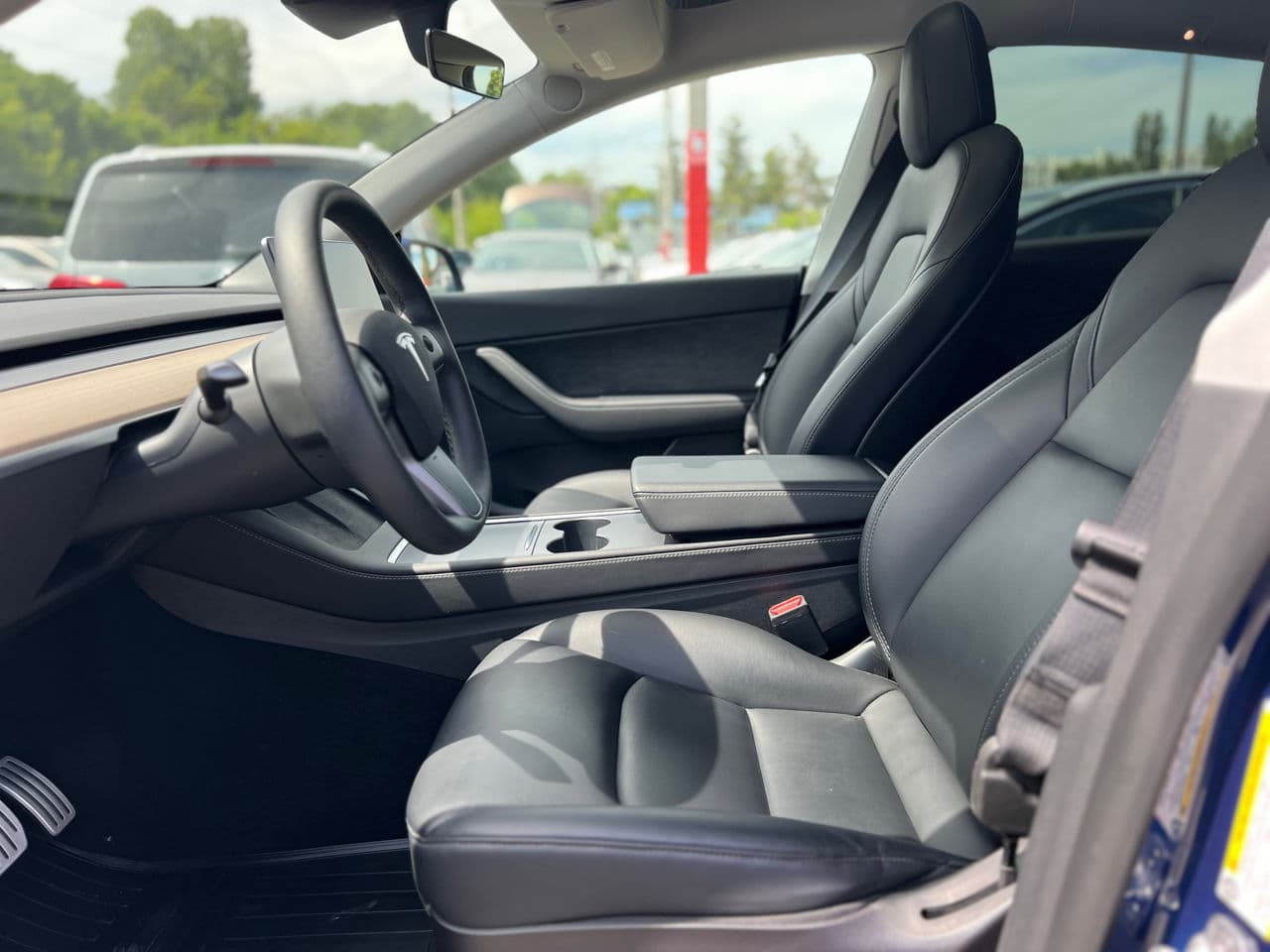 Tesla Model Y 2022 — Миниатюра 6