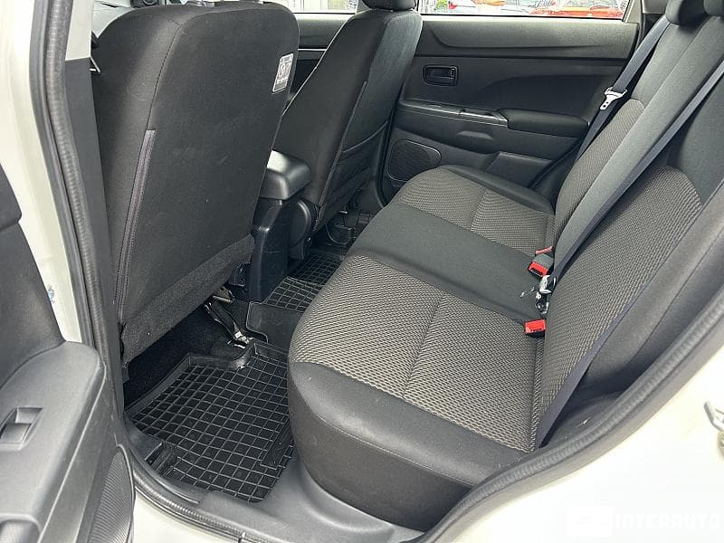 2016 Mitsubishi ASX — Miniatură 15