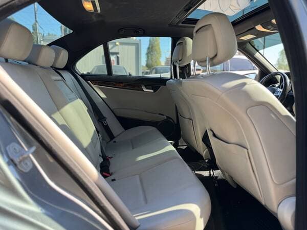 2012 Mercedes C 250 — Miniatură 16