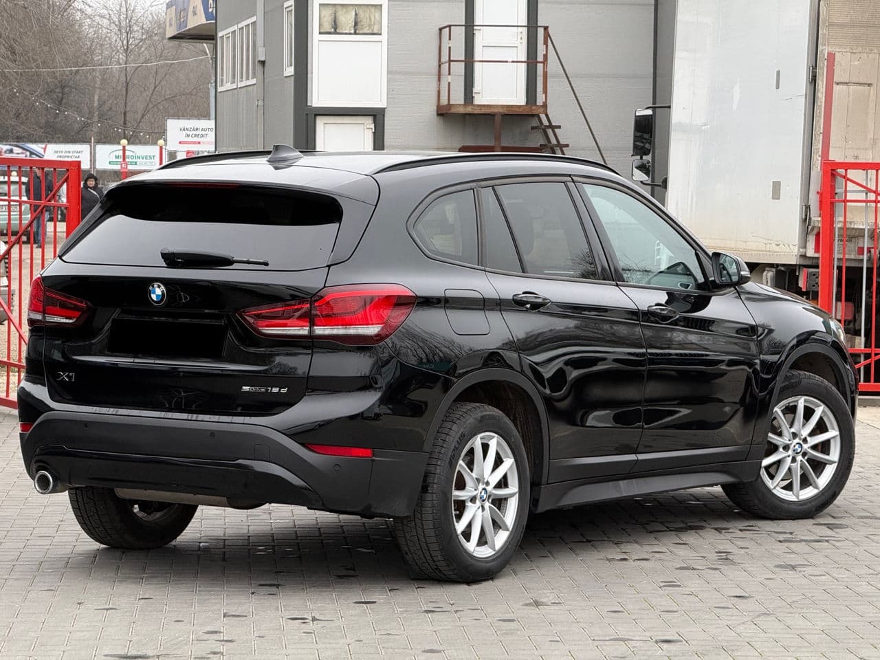 2020 BMW X1 1.6D — Miniatură 2