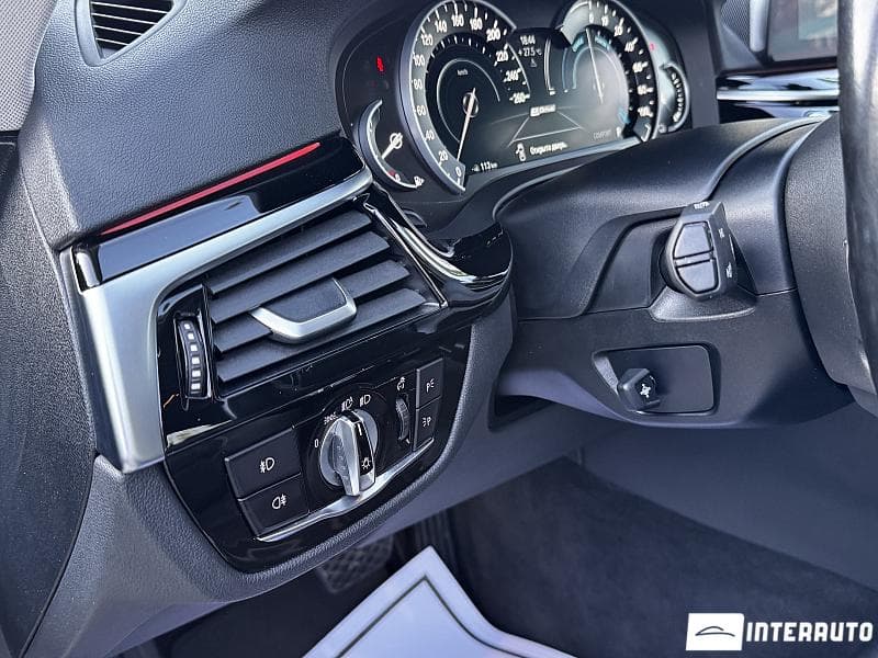 2019 BMW 530e — Miniatură 10