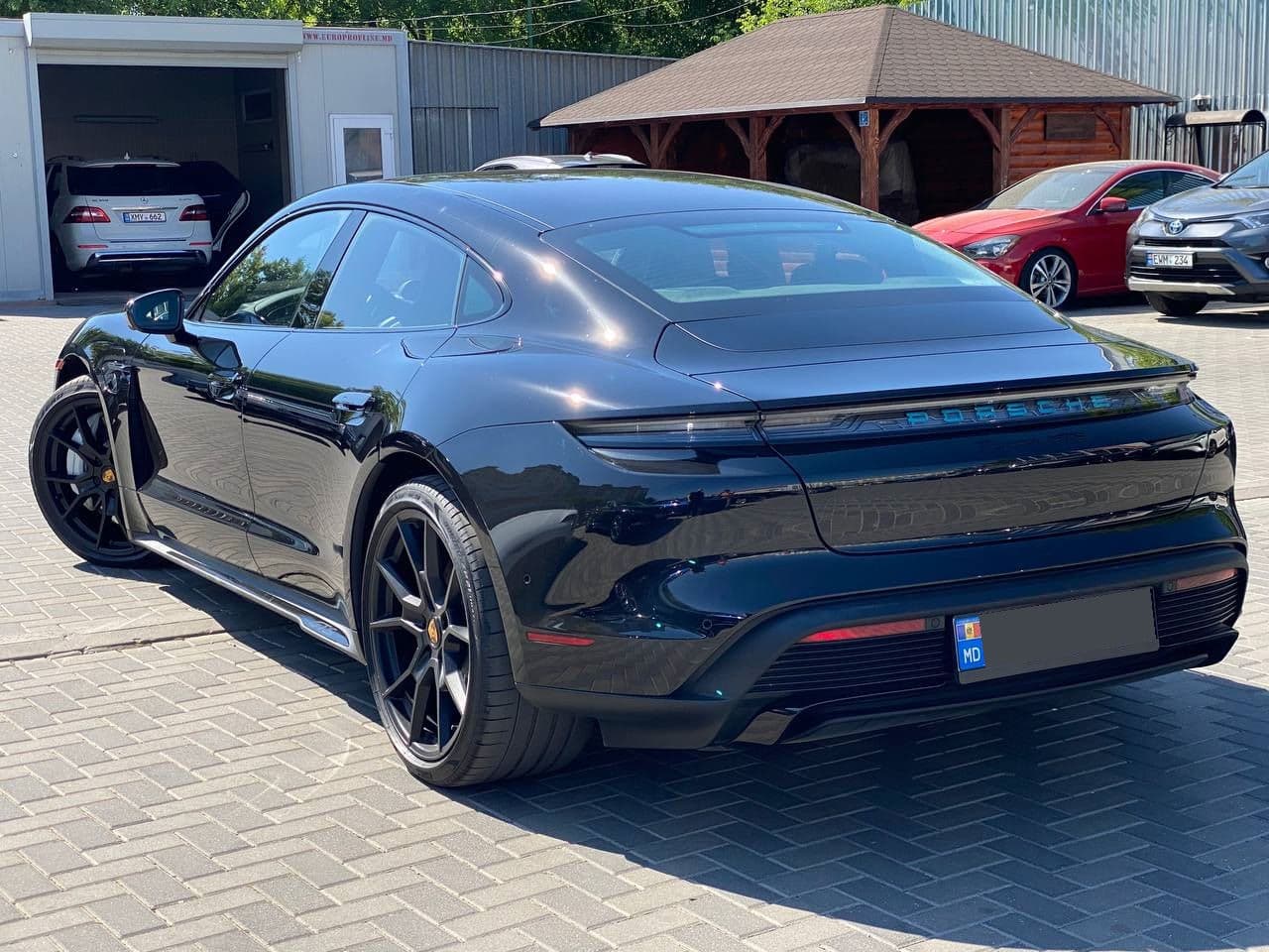 Porsche Taycan GTS 2022 — Миниатюра 4