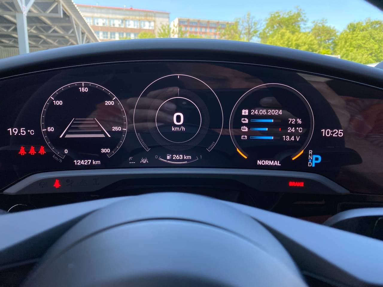 Porsche Taycan GTS 2022 — Миниатюра 10