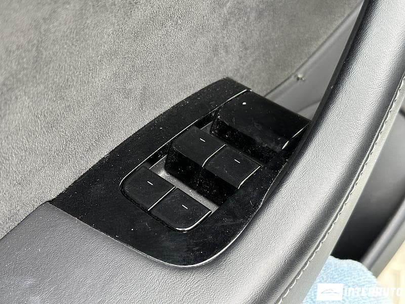 Tesla Model 3 2019 — Миниатюра 14