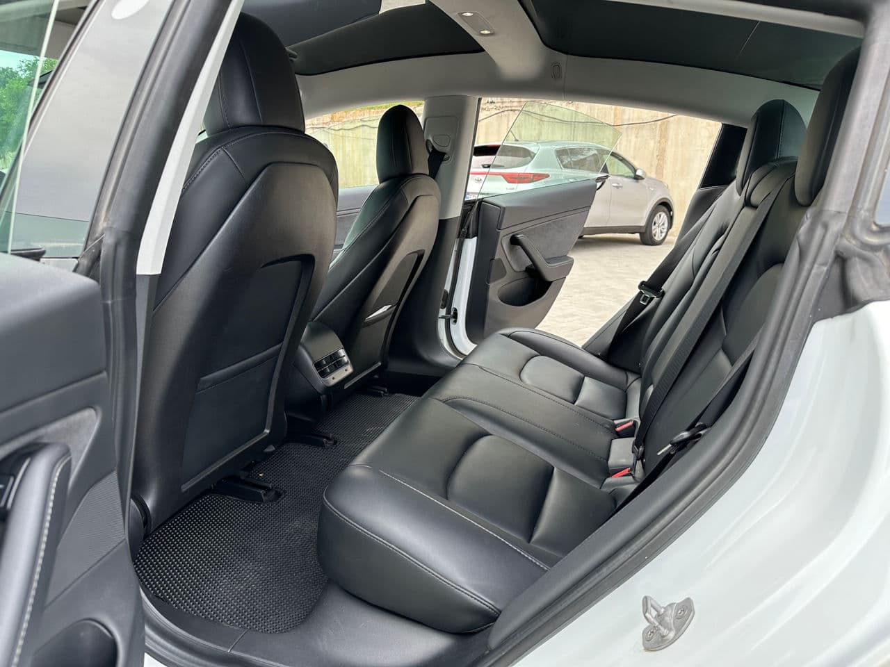 Tesla Model 3 2019 — Миниатюра 6
