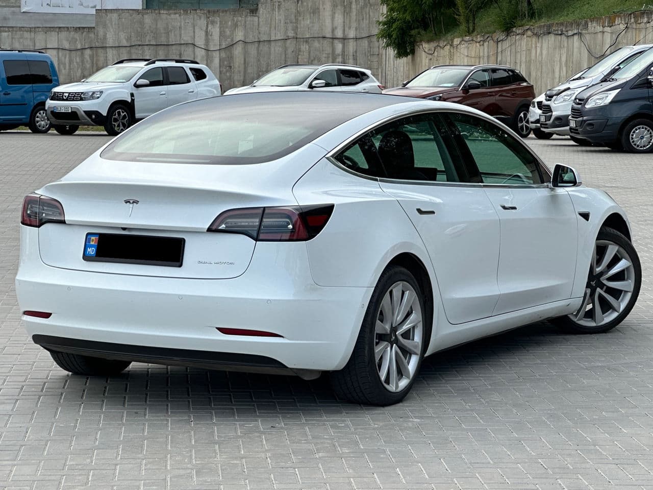 Tesla Model 3 2019 — Миниатюра 4