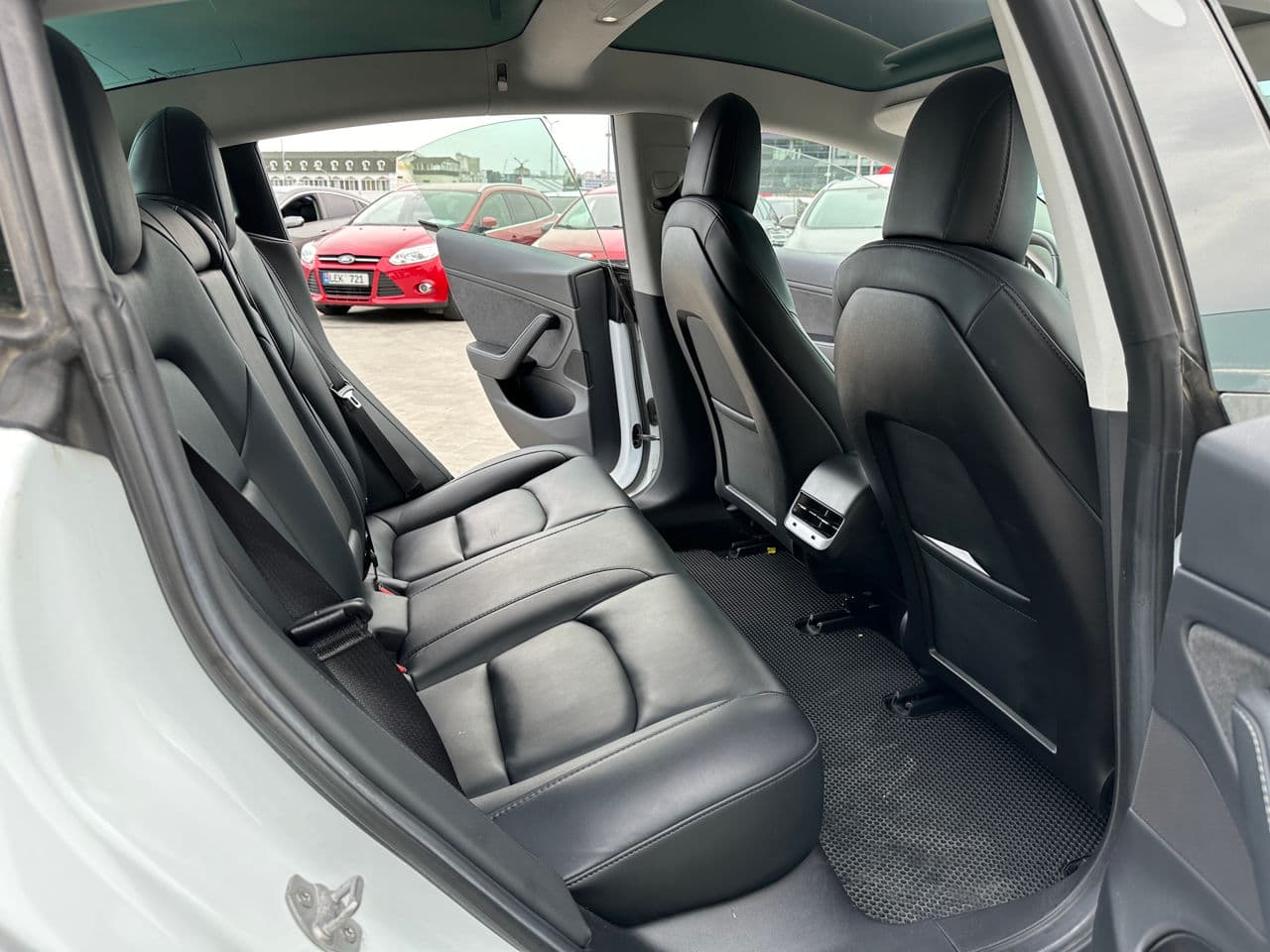 Tesla Model 3 2019 — Миниатюра 7