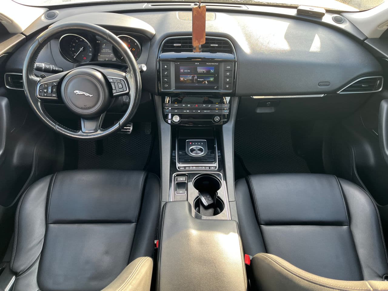 Jaguar F-Pace 2016 — Миниатюра 9