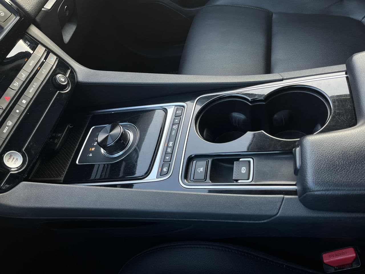 Jaguar F-Pace 2016 — Миниатюра 15