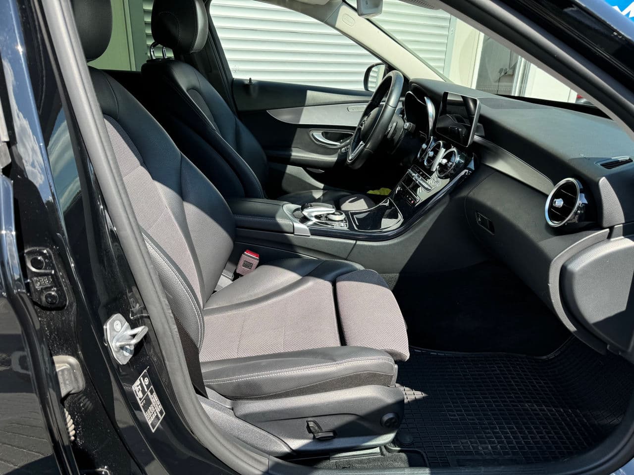 Mercedes C 200 2019 — Миниатюра 5