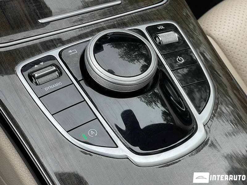 2016 Mercedes C 300 — Miniatură 16