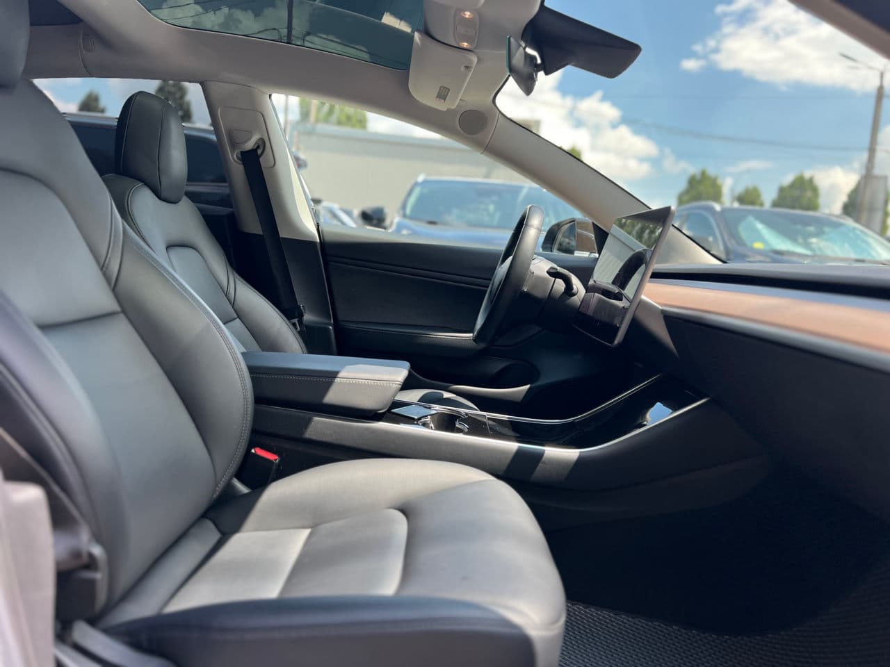 Tesla Model 3 2018 — Миниатюра 11