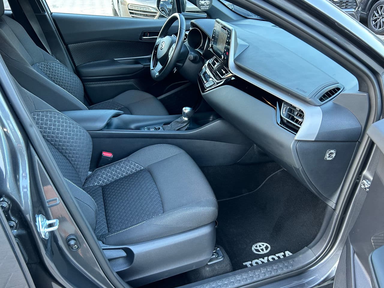 Toyota C-HR 2022 — Миниатюра 16