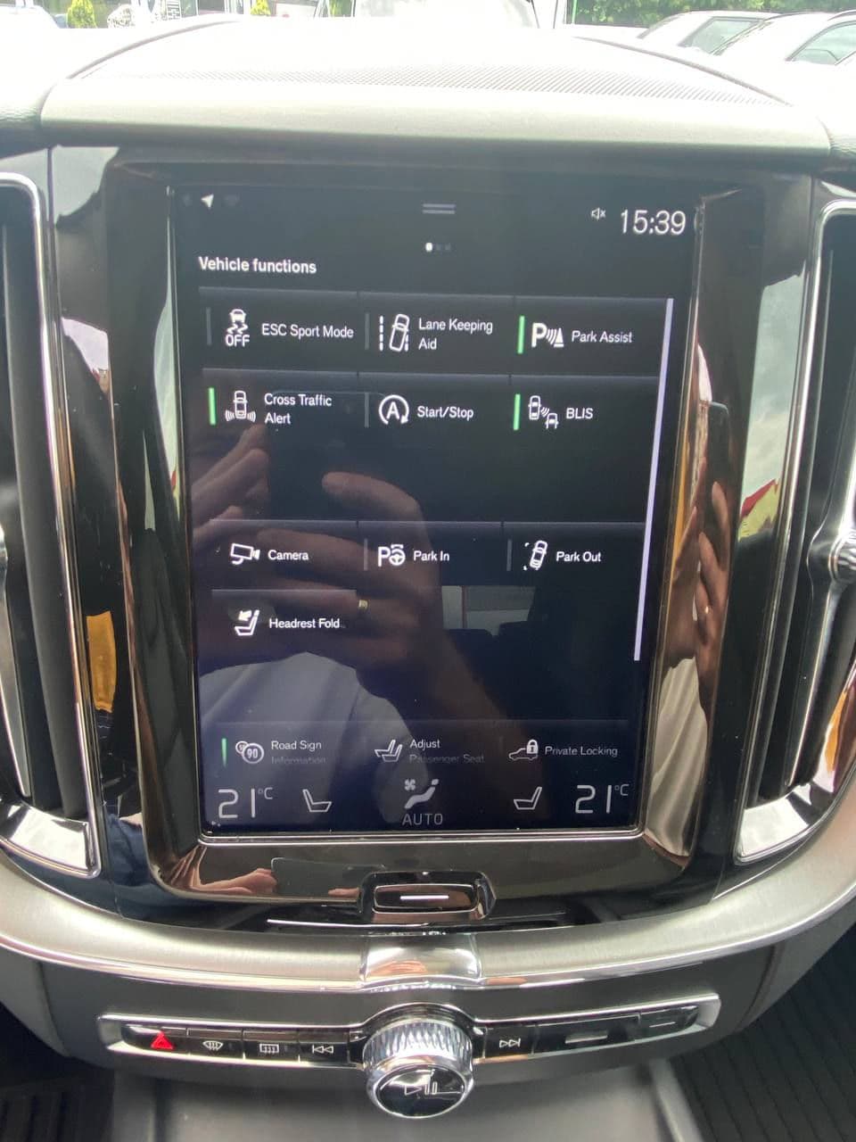 Volvo XC 60 2018 — Миниатюра 9