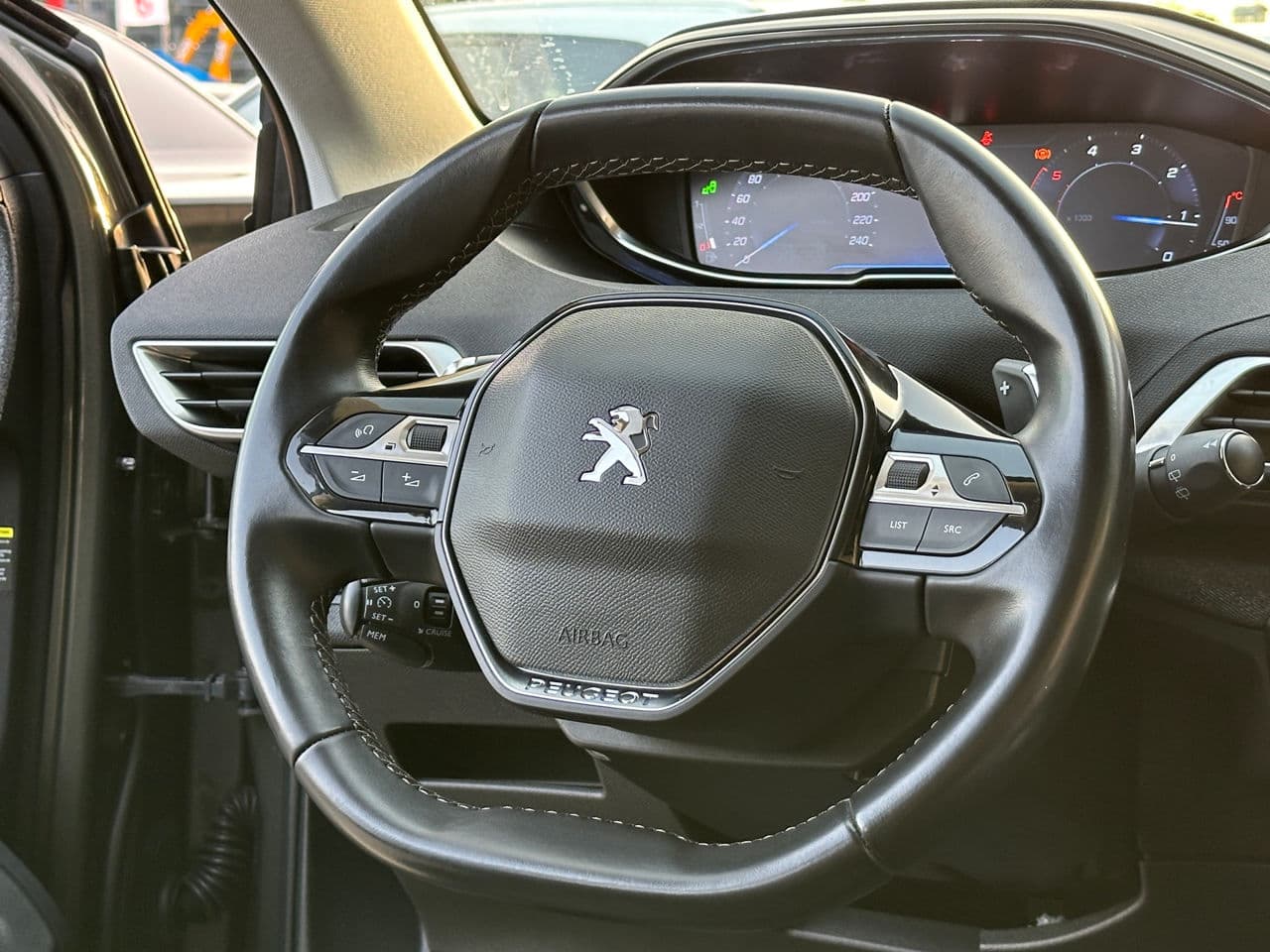 Peugeot 3008 2018 — Миниатюра 10