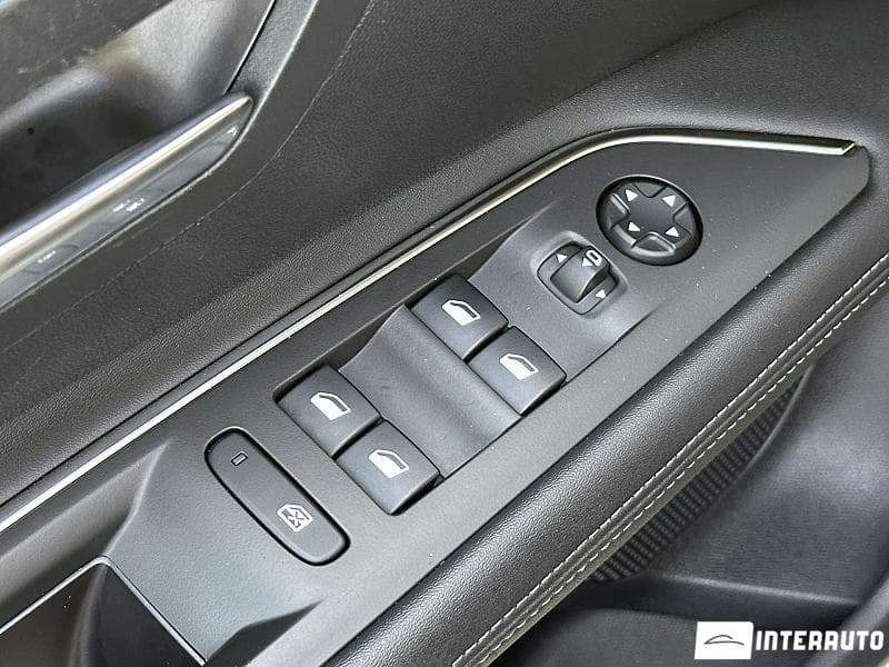Peugeot 3008 2018 — Миниатюра 16
