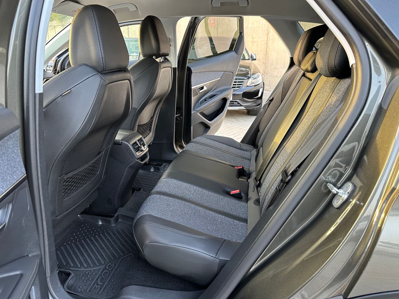 Peugeot 3008 2018 — Миниатюра 6