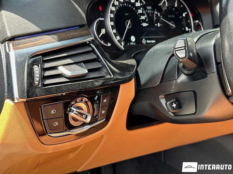 BMW 520 2018 — Миниатюра 12