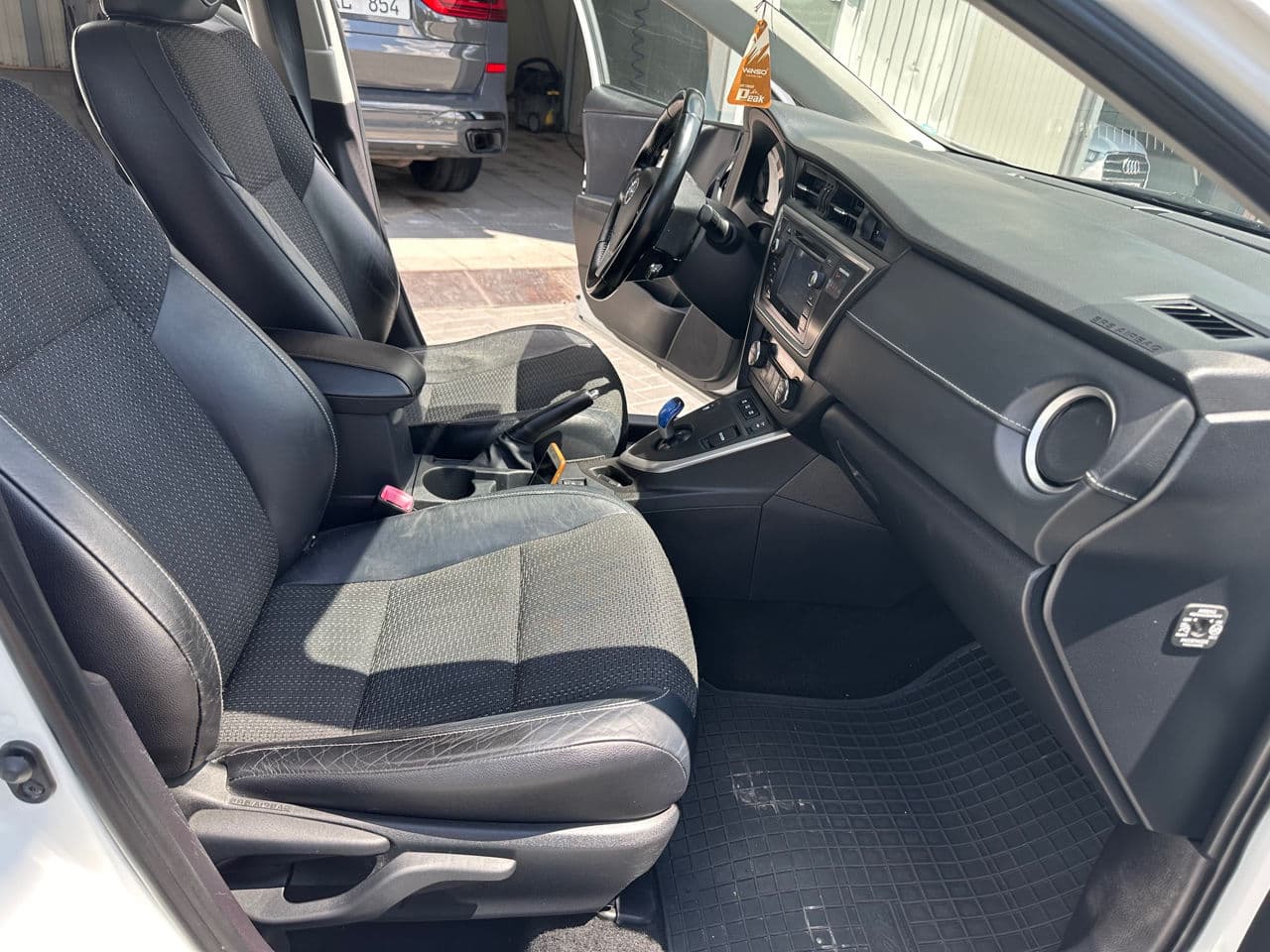 Toyota Auris 2013 — Миниатюра 5