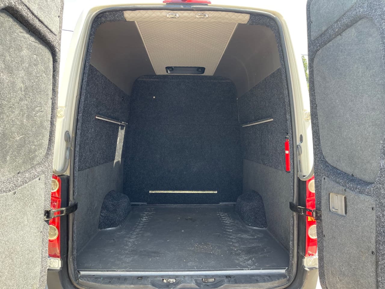 Volkswagen Crafter 2009 — Миниатюра 14