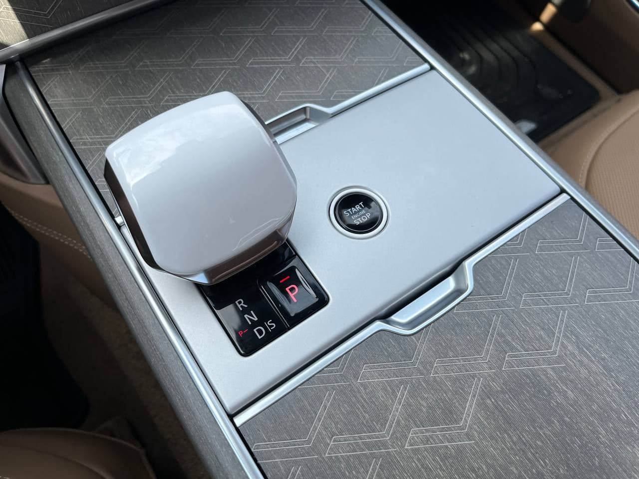 Land Rover Range Rover Vogue 2023 — Миниатюра 17