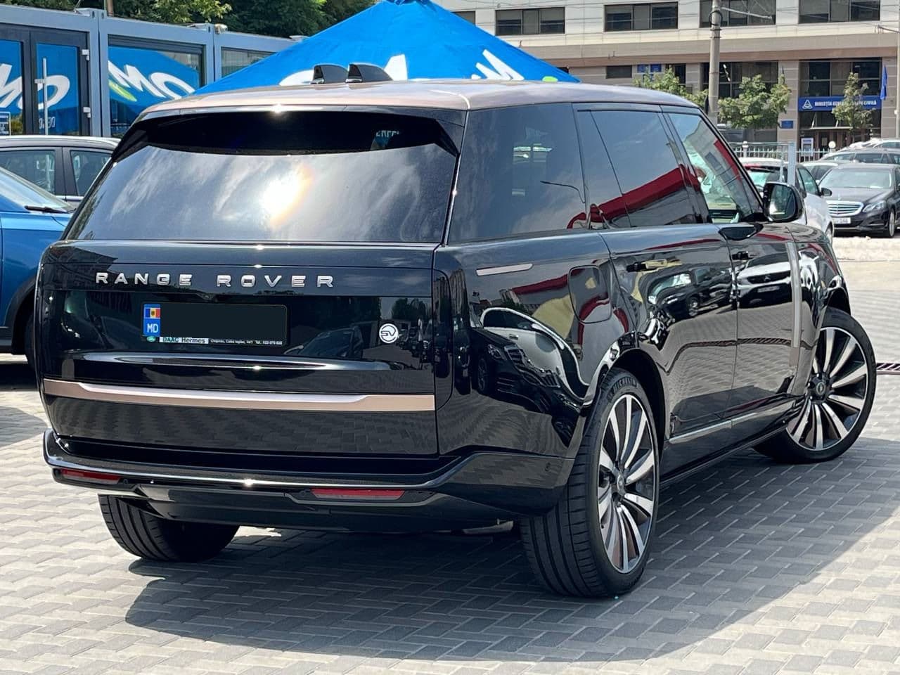 Land Rover Range Rover Vogue 2023 — Миниатюра 3