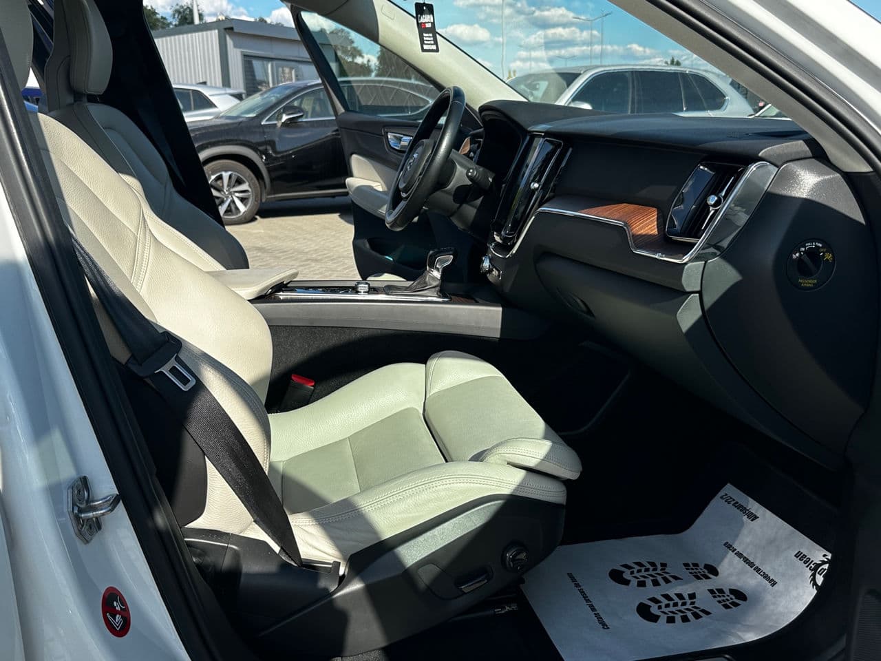 Volvo XC 60 2018 — Миниатюра 15