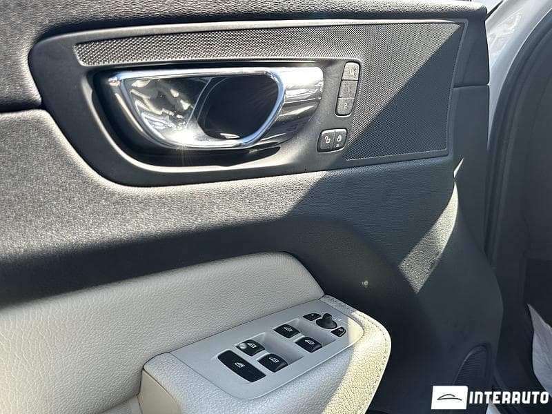 Volvo XC 60 2018 — Миниатюра 17