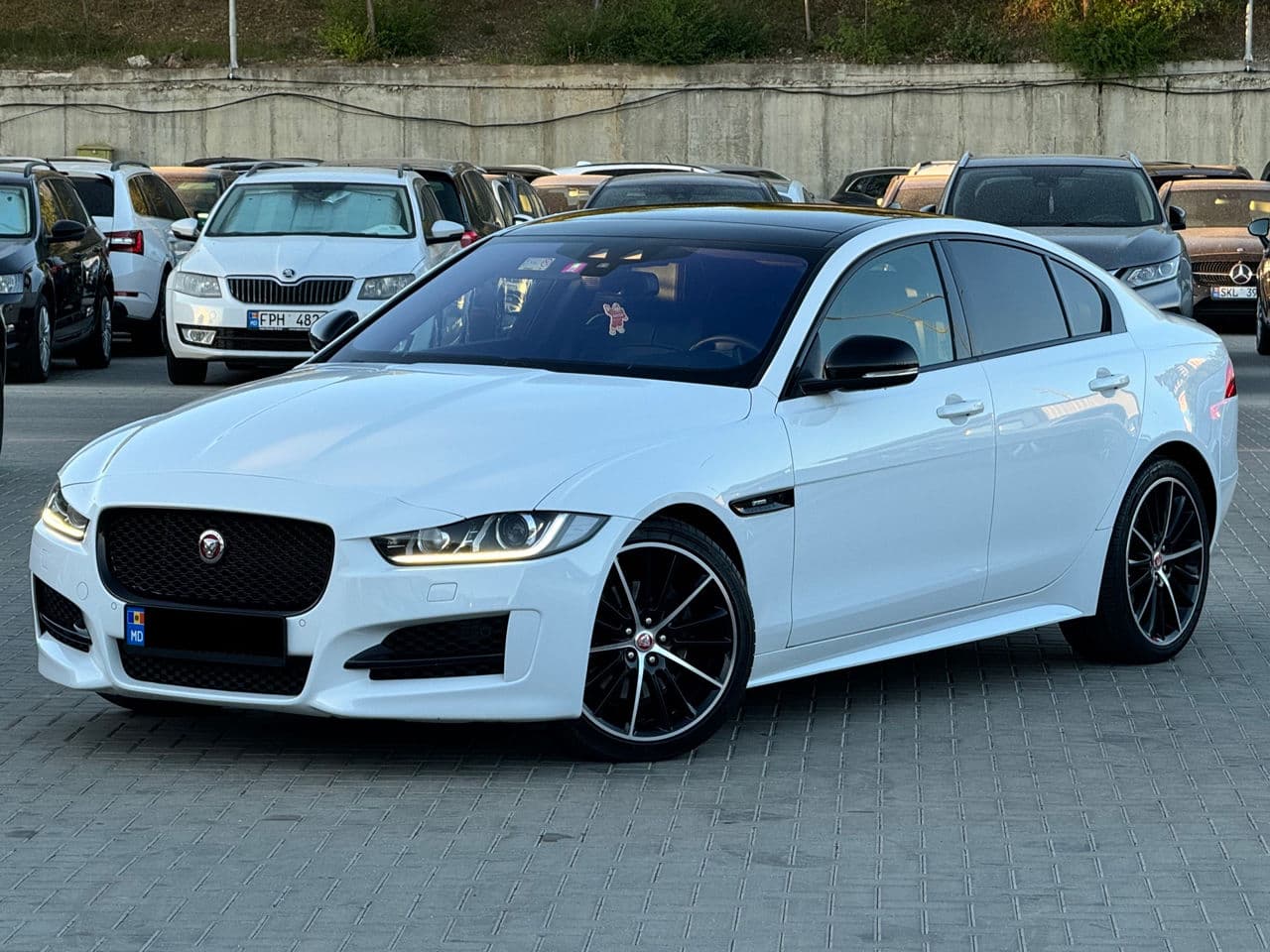 Jaguar XE 2016 — Миниатюра 2