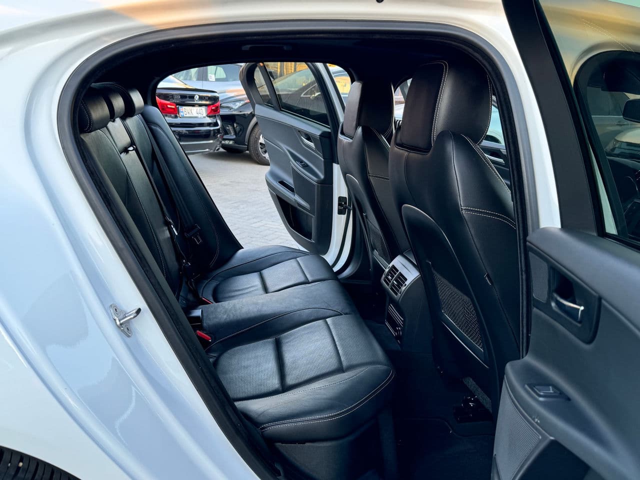 Jaguar XE 2016 — Миниатюра 15